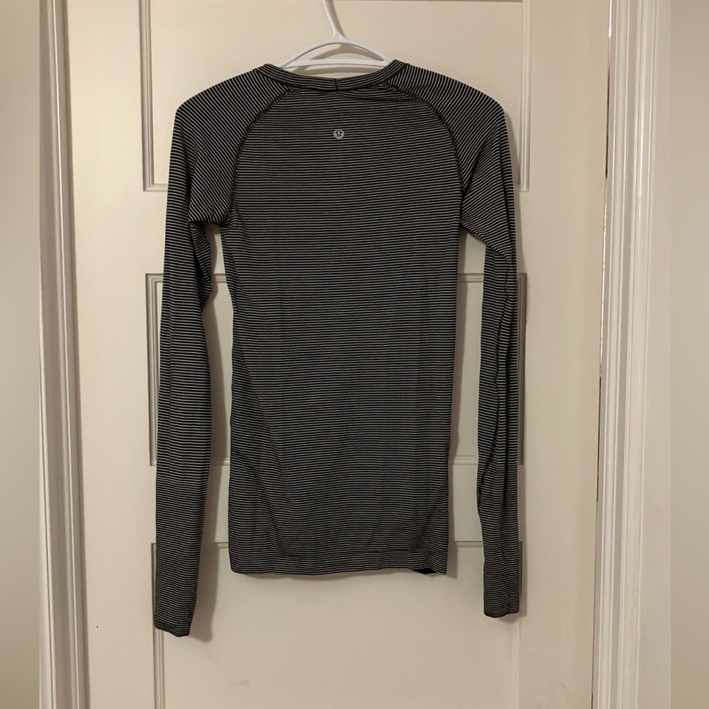 Lululemon swiftly long sleeve black and white striped with thumb holes
